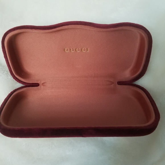 Gucci Red Suede Sunglass and Eyewear Case with Duster, Cloth and Card - Picture 4 of 8